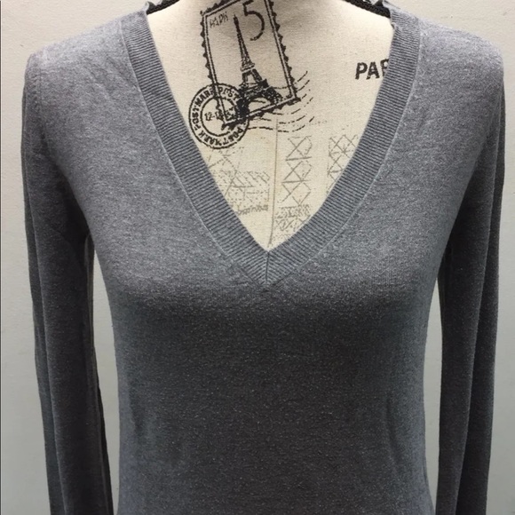 Zara Women Sweater V-Neck Long Sleeve M Gray Pearl Buttons - Picture 3 of 11